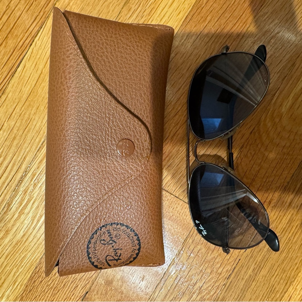Ray-Ban Black Aviator Sunglasses with Brown Case